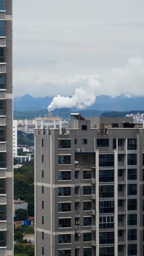 小区楼房外烟囱啥样好【小区内烟囱归谁管】